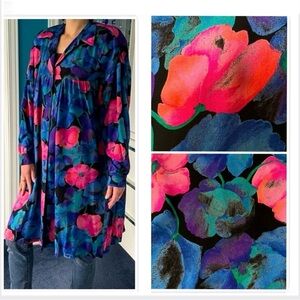 🇨🇦 Bold flowers (shades of pink, blue, purple) print-midi light overcoat vintage